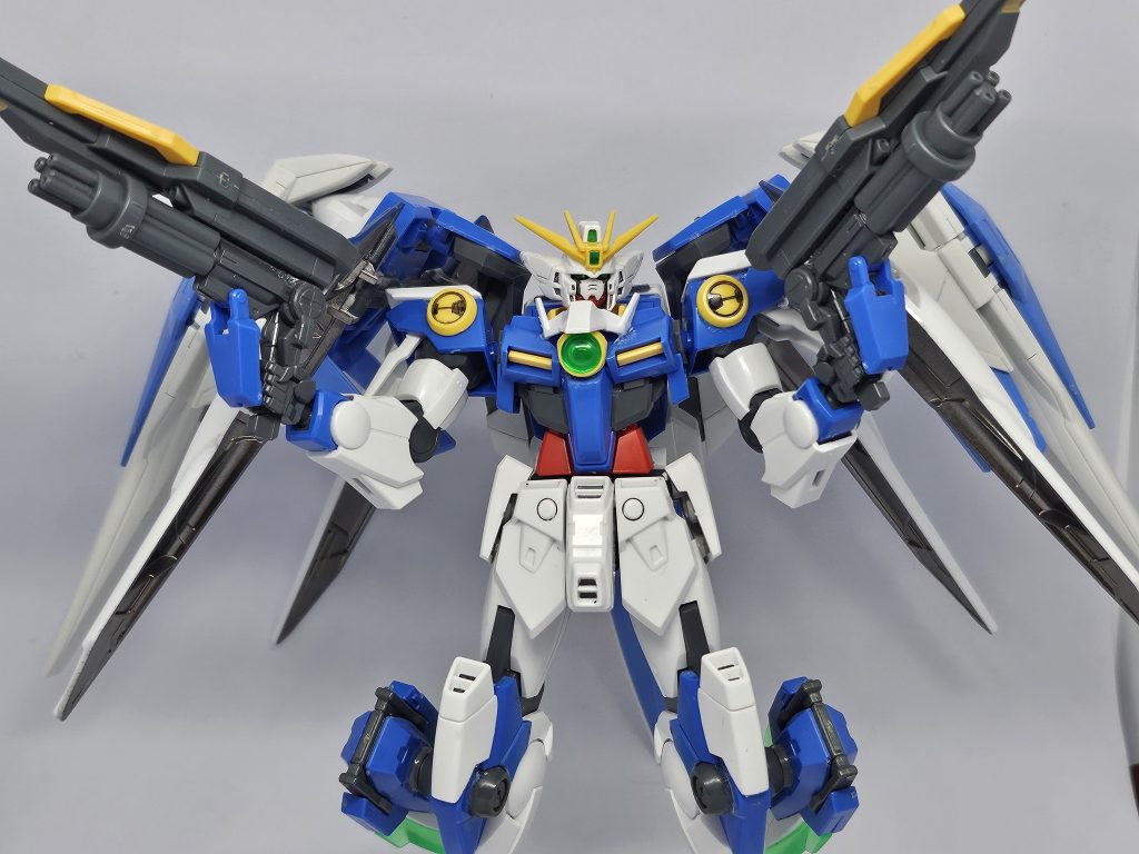 腰部にあったのは改良型ツインガトリングバスターライフル