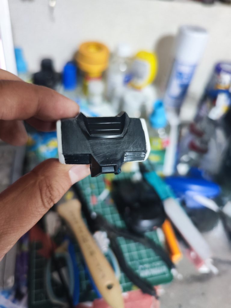 同時進行でガンダムの作成　流石ににお腹周りは作り直ししてます