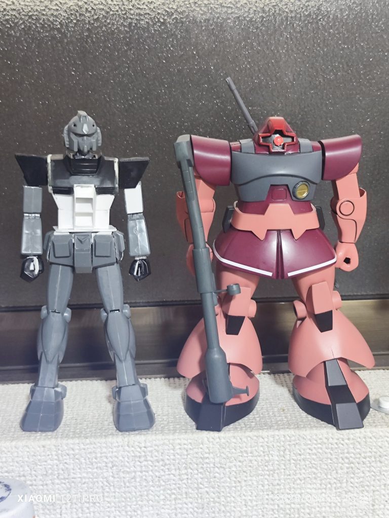 2体並べて見て　まあこれぐらいなら良いかと塗装していきます。