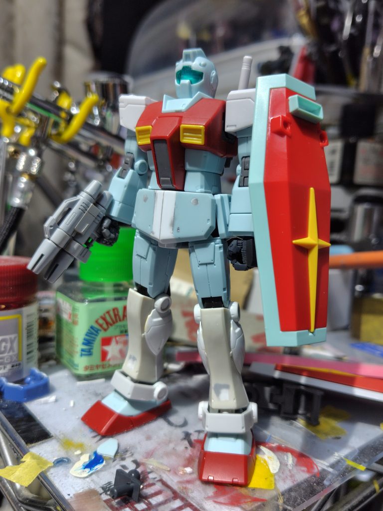 フロントアーマーはスプリング接続してます。オリジンジムのフロントアーマーにプラ材貼って整形してます。