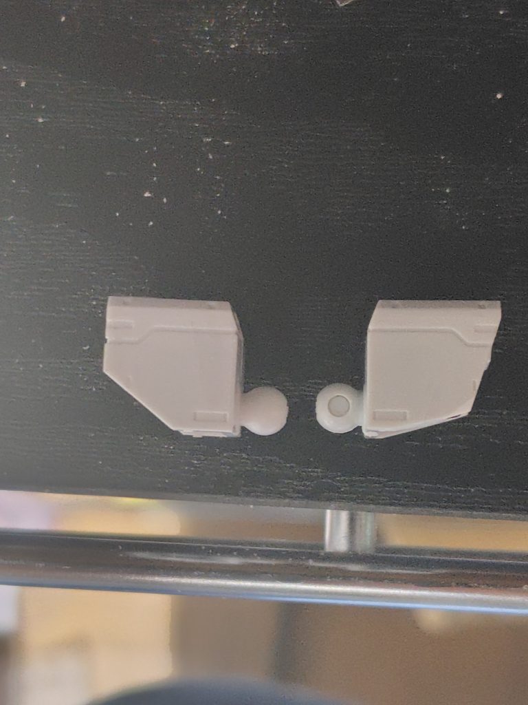 肩アーマーはおなじみの形に直してます。