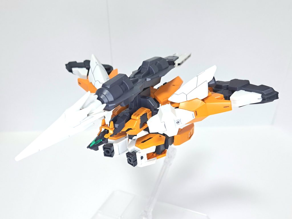 サターンアーマーサタニクスガンダムの合体用パーツで構成された、コアガンダムのサポートメカ。飛行能力を有しており、コアガンダムを乗せてS.F.S.(サブフライトシステム)のように運用することができる。