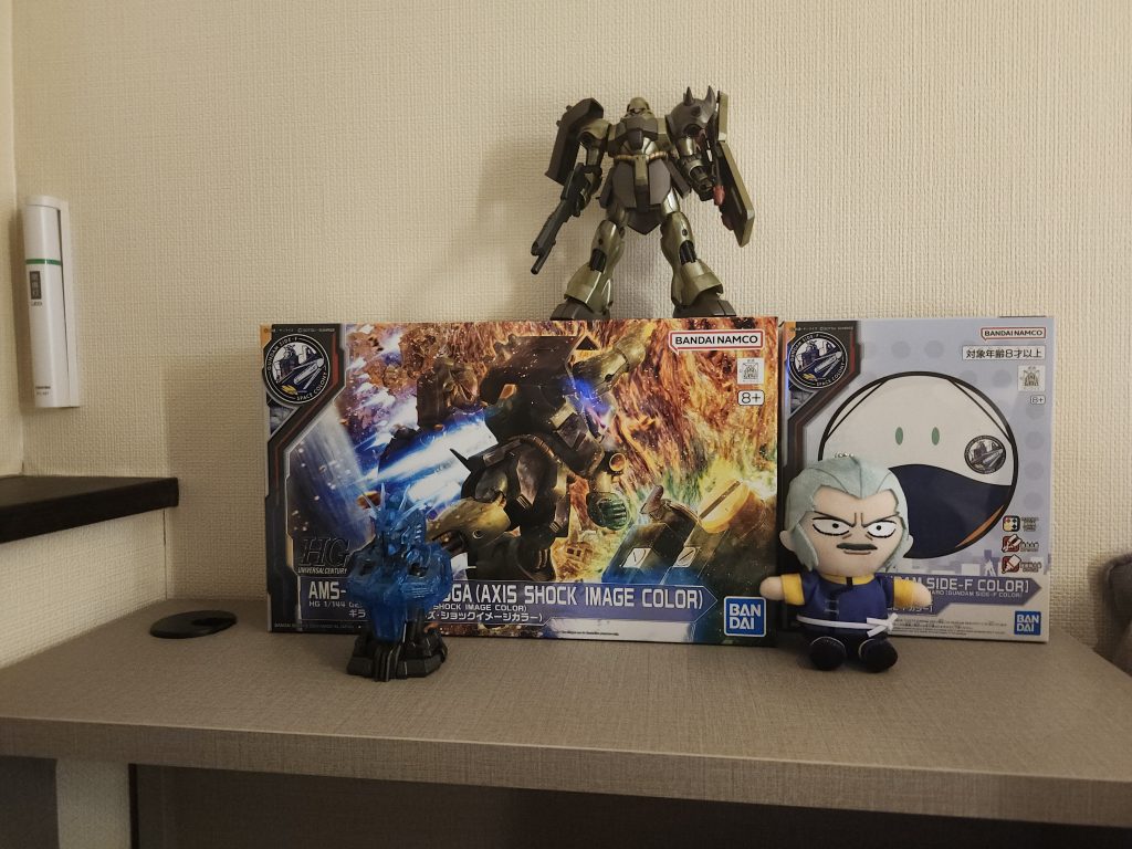 ちなみに今回買ったのはこんな感じ、ギラ・ドーガの他side-F限定カラーのメカニカルバスト・νガンダムにハロプラ、あと師匠のぬいぐるみキーホルダーですね。