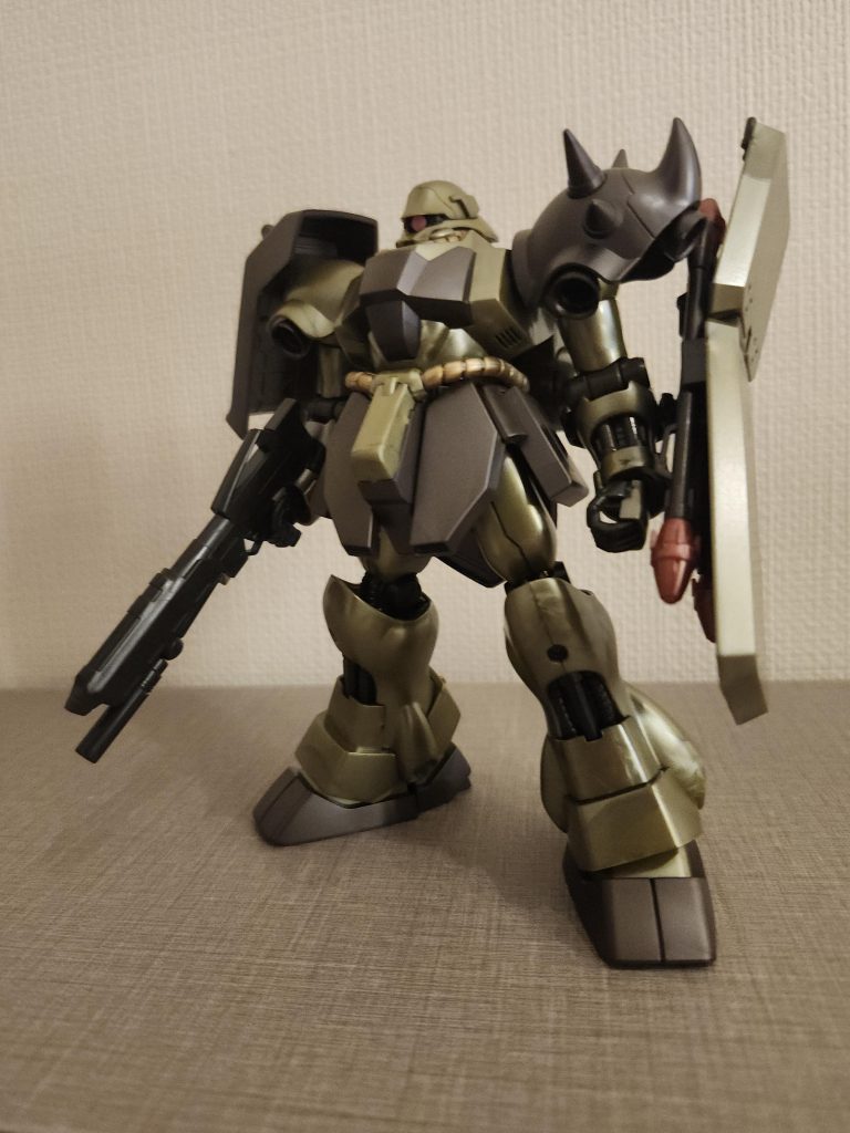 「地球が駄目になるかならないかなんだ!やってみる価値はありますぜ!」side-F限定カラーのガンプラ、逆シャア見た人ならおなじみの堕ちるアクシズを支えようとするギラ・ドーガをイメージしたカラーリングの商品になります。アクシズ落としを敢行したネオ・ジオン側もこれが最善とは思ってはいなかった事が解る名シーンですね。(zaku-kao3)なおアクシズショックイメージカラーはこの他にジェガン、ジムⅢも売ってました。