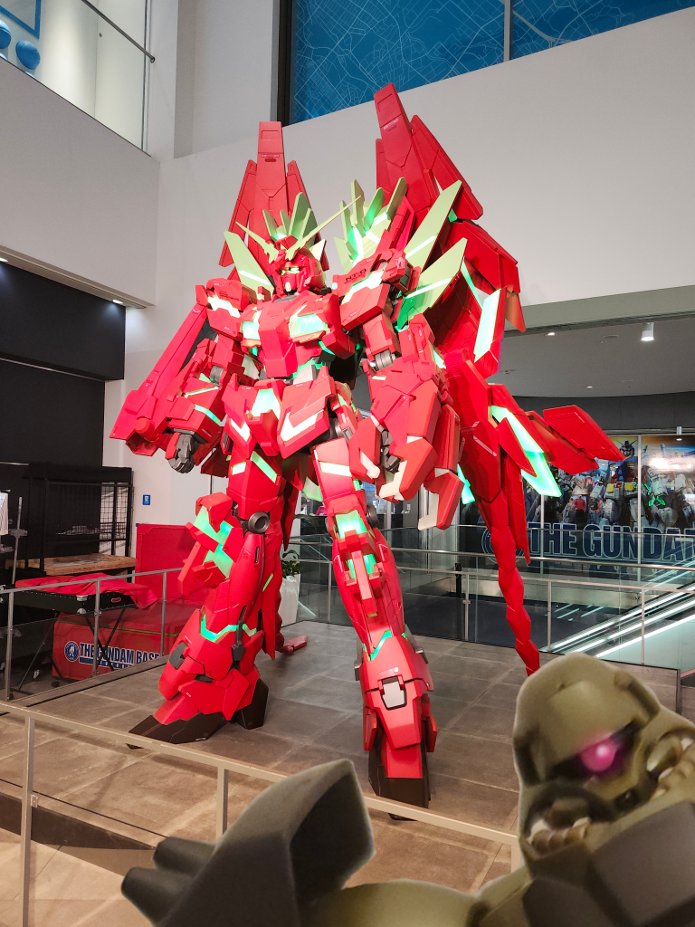 あとついでにGUNDAMBASE福岡の方にも寄って来ました、こっちには巨大立像はなかったですがスイカみたいなカラーのユニコーンがいましたね。