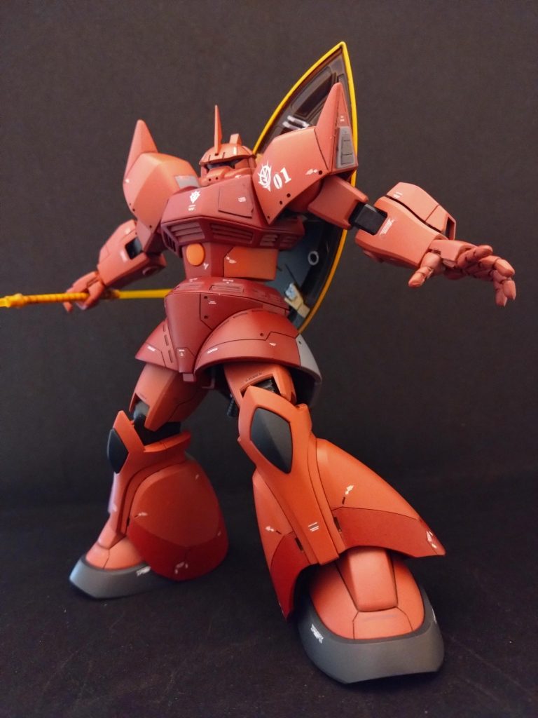 胴体を4mm程度伸長してスマートなゲルググにしてみました。