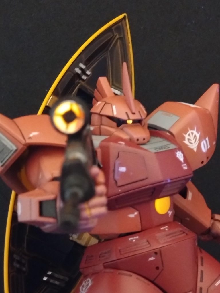 腰と腹部を繋ぐパーツを棒からボールジョイントに変更したので多少可動域が広がったかと、、、