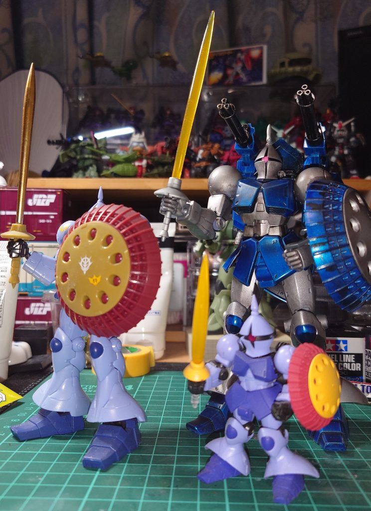 GフレームFAのギャン、ﾓﾋﾞﾙｽｰﾂｱﾝｻﾝﾌﾞﾙのギャンと揃い踏み　ギャンはやはりカッコいい　ギャン・ザ・フラッシュなら、ギャンシュトロームにも負けないと自賛…久々に全力で作りました