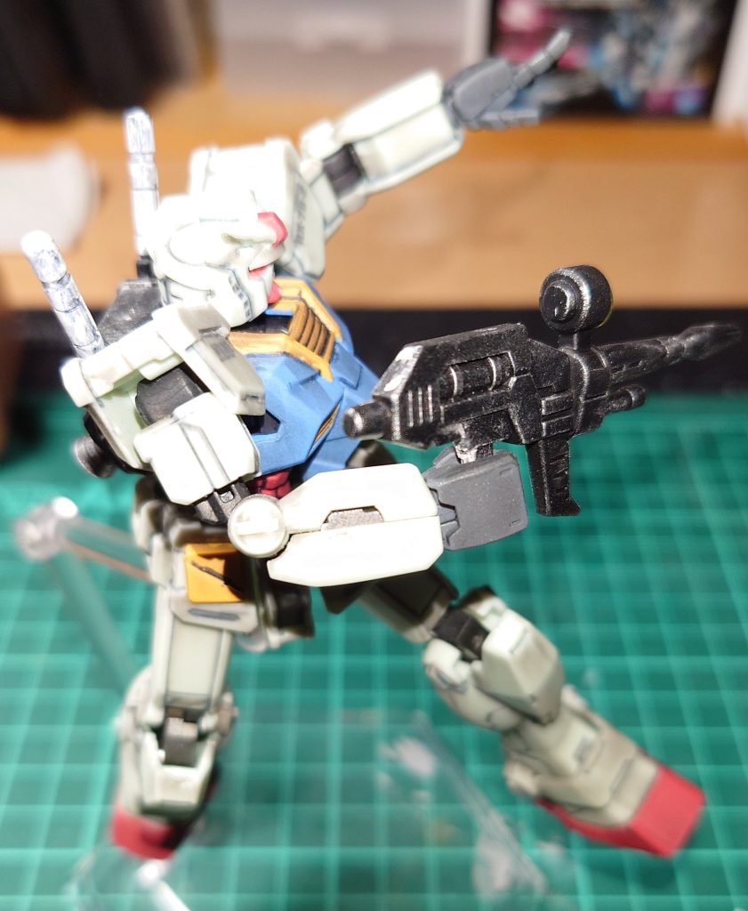 振り向き撃ち! 左を平手に変えると、あのシーンのような説得力がでます コンスコンの絶望が見えるようです