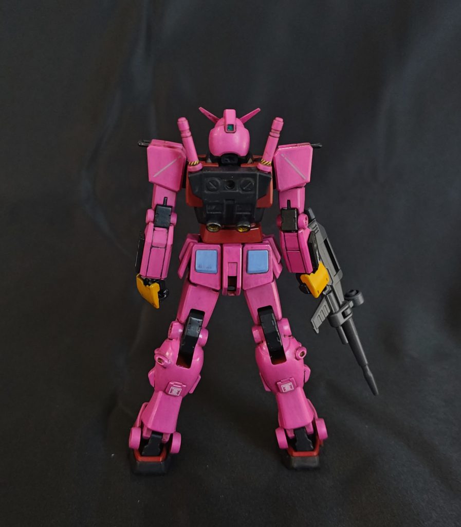 うちの赤いガンダム–4枚目/制作者：ザクシー