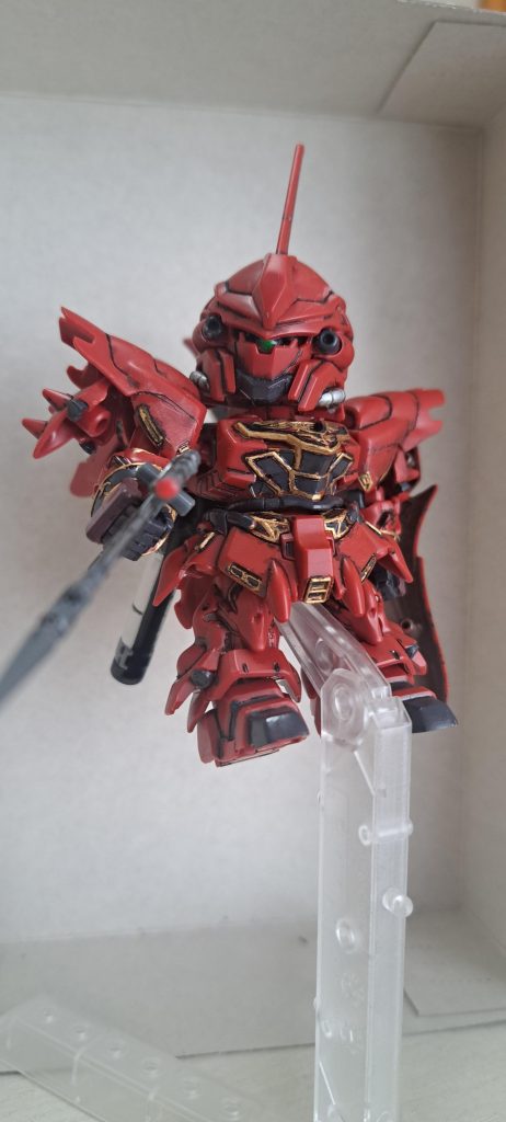 HGシナンジュの時、エングレービング苦労したのでSDだしシール付いてるし、それでいいかと思ったのですが、老眼、まだまだ負けんぞ、負けはしないと頑張りました。なので是非、広い心と遠い目でご覧頂きたいです。