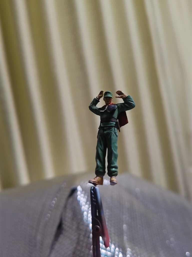 ドイツ兵改造のジオン兵です。フィギュアのグラデ部分に今回油彩を使ってみました。ブレンディングしやすいと聞いていたのですが予想以上でびっくり。