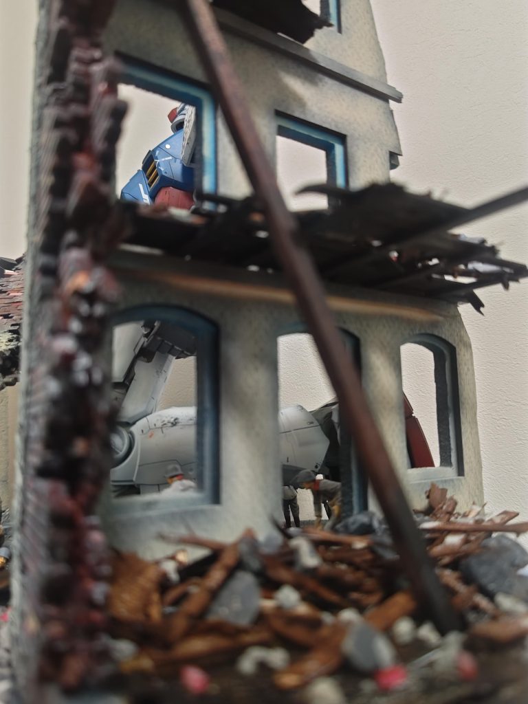 こうすればガンダムの巨大さ加減でるかなと。