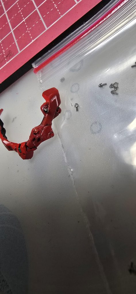 角はディテールが曖昧なのでメタルパーツにてディテールUP