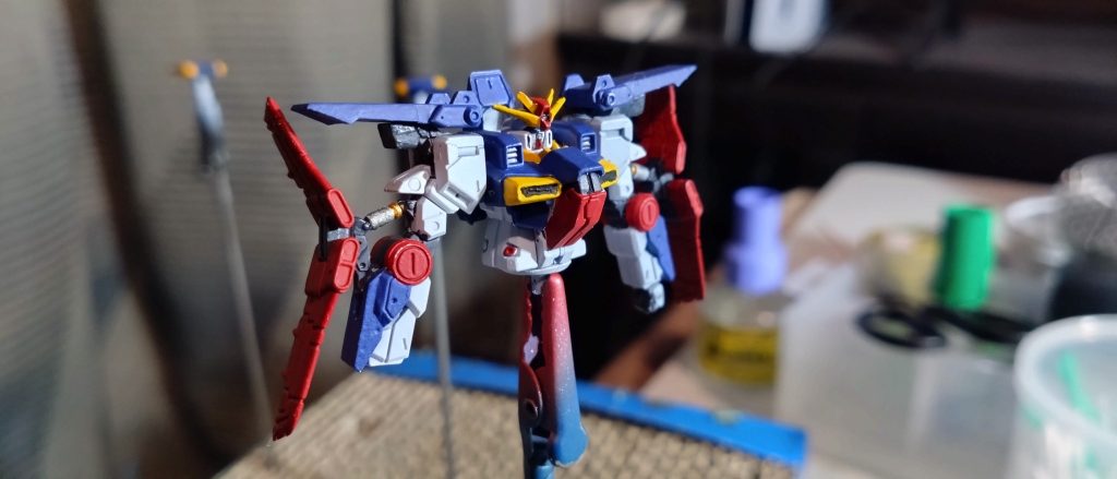 塗装は最初はラッカーの白を全部エアブラシ塗装して赤青黄はシタデルで塗装しました。