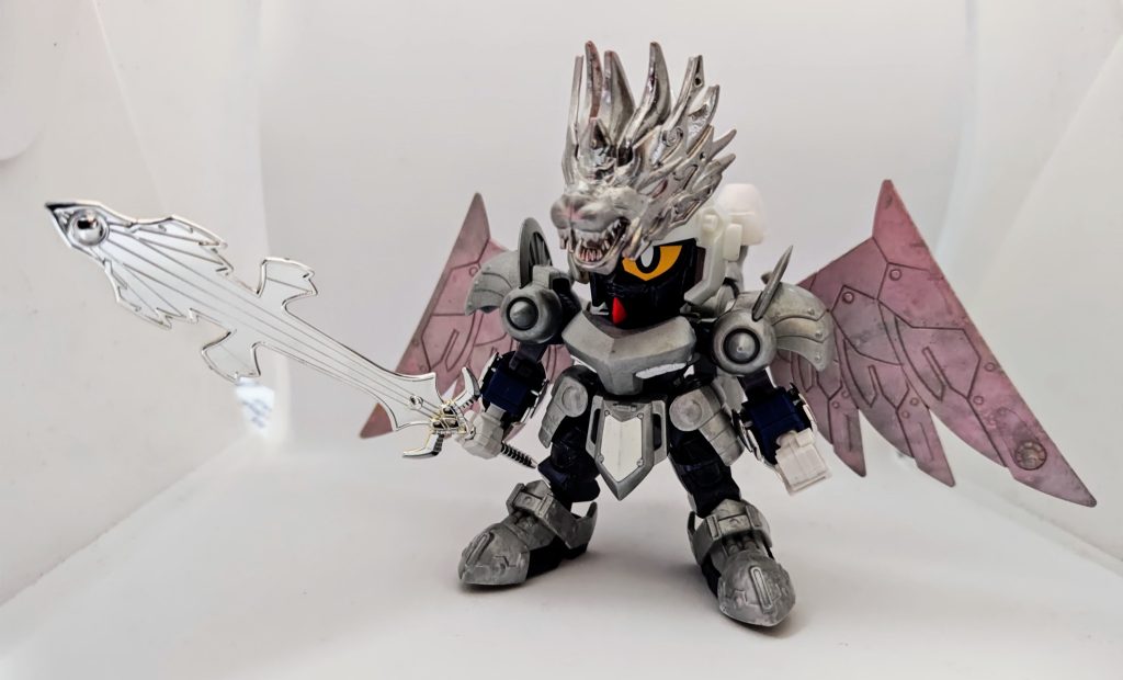 騎士ガンダムをベースに、悪の組織の幹部的キャラクターを作成しました。龍帝剣の海賊版という三璃沙の侠たちを冒涜する代物の使い手です。