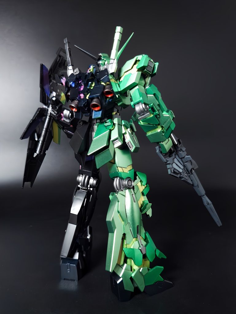 ちょっとだけ面倒だったのは中心部分の2色に色分けしなきゃいけないところぐらい。あ、でも左右の割当てをちゃんとしないと致命的なミスになるので注意が必要ですね😂この手の塗分けをすると毎回思うのだが、目視と撮影画像では見え方が全く違う…目を凝らすとグリーン部分は2色使ってるんですよねぇ😅