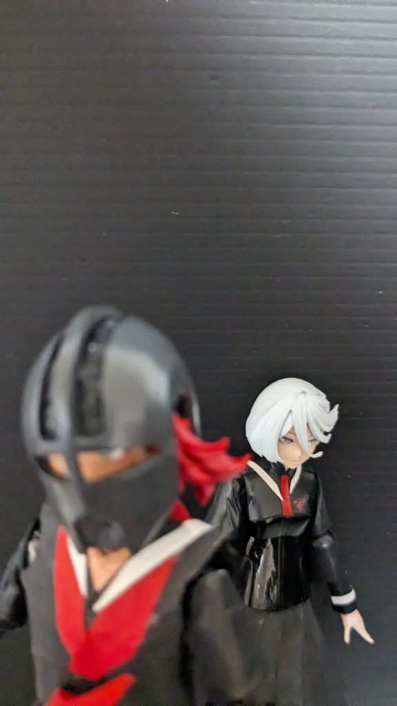 「転校生、キャリバン鉄仮面····」「ハァ？なんて格好だよ、お前」