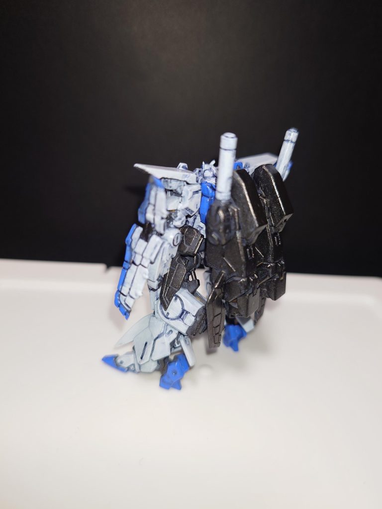 水性ホビーカラーのまま塗りましたが、想像よりく暗いかな。