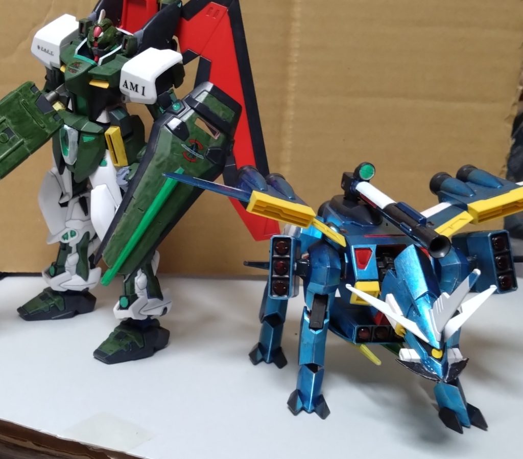 さて、今回はここまで。使用したガンプラはベースが『ラゴゥ』。一部パーツは『ガンプラバトルアームアームズ』や『インパルス』のスラスター(2体分)、更には『RX-78-2 ガンダム』の『ハイパーバズーカ』の先端や『ストライクルージュ』の『I.W.S.P』の一部のモノ等を使いました。オリジナリティ溢れる作品を今回も出せましたが、今年もこの調子でやろうかと思います。 最後は今回の話でも登場したザフトレイとのツーショットで終えようと思います。では、次回も宜しくお願いします。