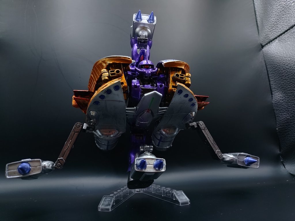 ◯通常形態1年戦争にて使用したキケロガを、汎用性を高めるために、設計を1から見直しダウンサイジングした機体。大きさは通常のMSより一回り大きくなった程度になり、小回りが利くようになった。核はMAVから譲りうけたザクを改修し、意思を引き継いでいる。