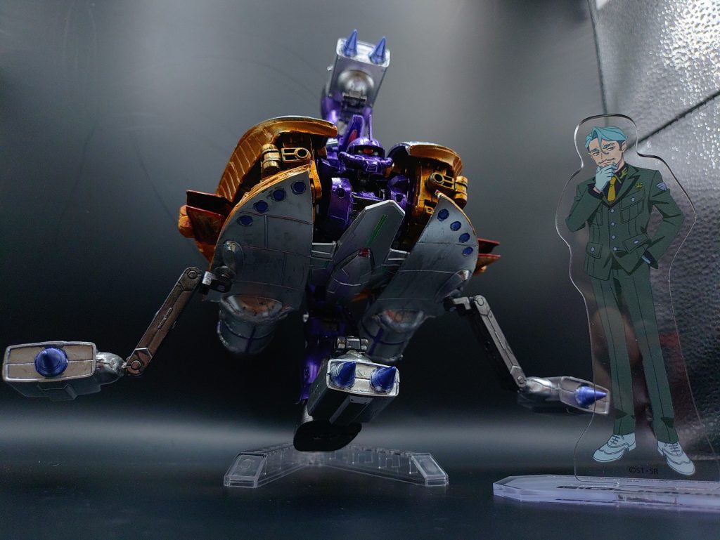 ダウンサイジングの恩恵で大気圏内でも使用する事が可能となっており、機体各種のスラスターにより通常のMSよりトリッキーな戦闘が可能となっている。4方向に伸びているメガ粒子砲は、改修前と同様、本体から分離する事でオールレンジ攻撃を可能としている。