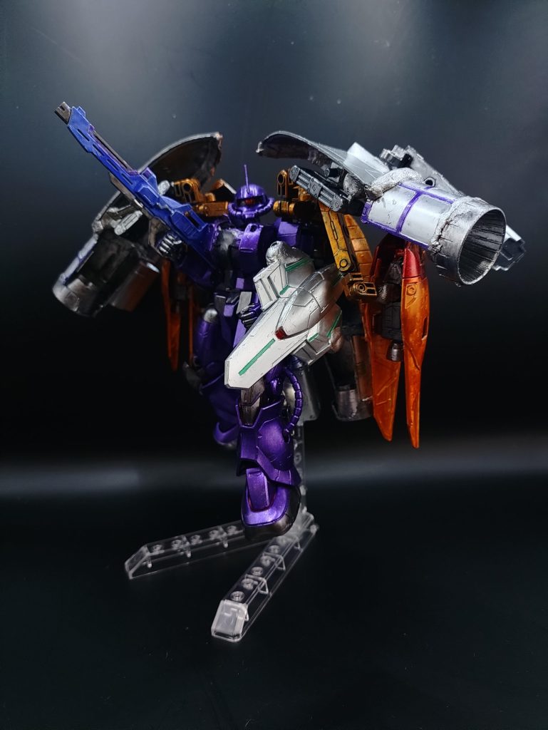 基本装備のビームライフル、シールド、ビームサーベルを積んでいるため、MSとしてもバランスの優れた機体として完成している。