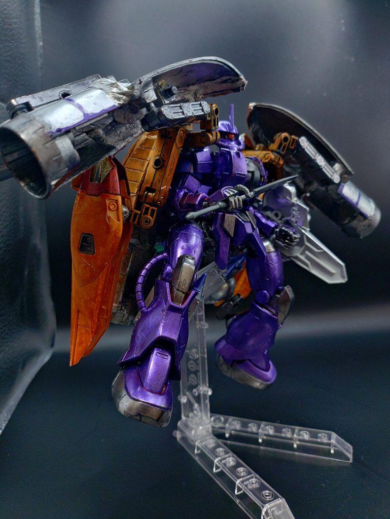 ザクベースのためザクの武装など、他のMSを取り回す事が可能なため汎用性は高い。その汎用性の高さからパイロットの運転技術が反映されるため、エース機として使用したい場合は技術が要求される。