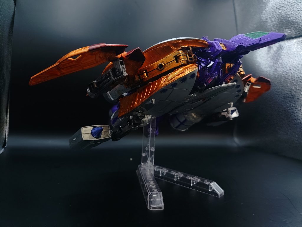 この形態に限り、プロペラントタンクも追加で装備も可能で、単機の長時間長距離移動が出来る。この特徴から、シャリア・ブルは移動用としても愛用したとされる。