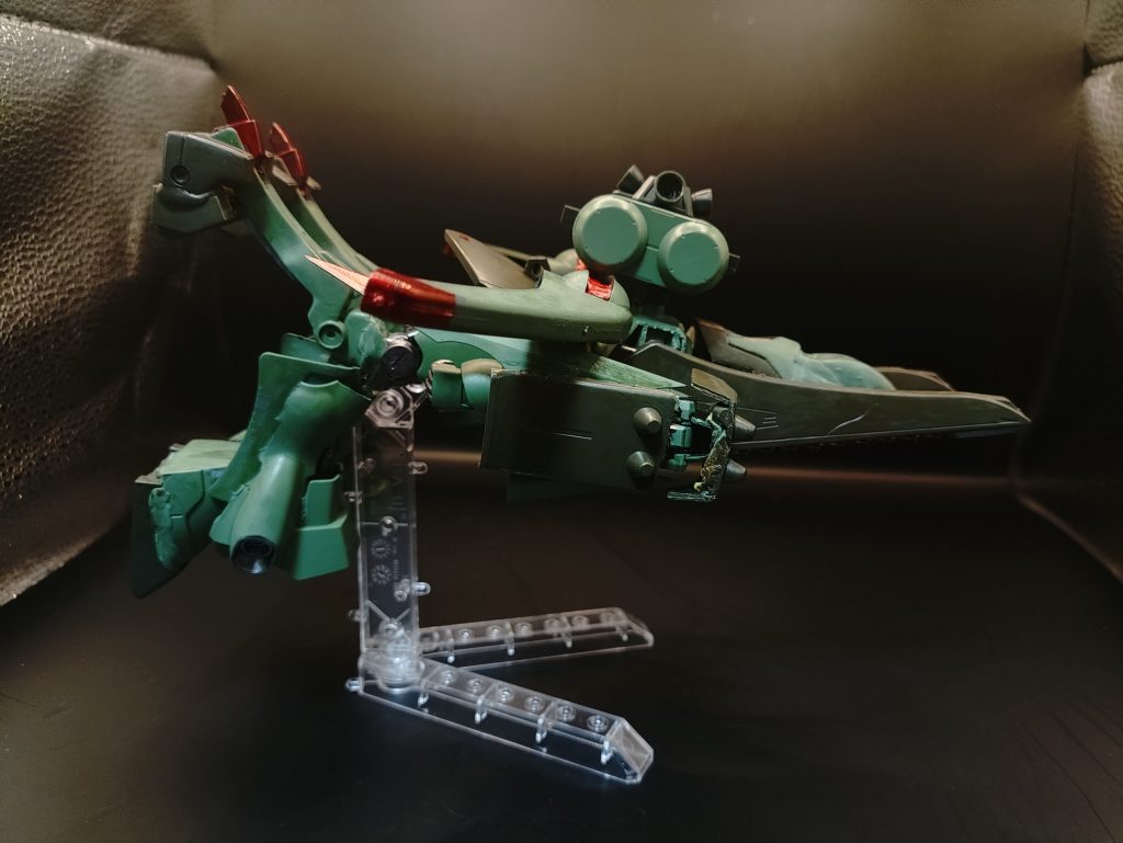 ◯高機動モード本機のMA形態の最大の特徴として、背部ブースターの大幅な展開をする高機動モードが存在する。この形態は急加速や、平均移動時間を大幅に増加させる事が可能となっているが、パイロットの負担と燃費の面から高頻度で使用される事はありません。