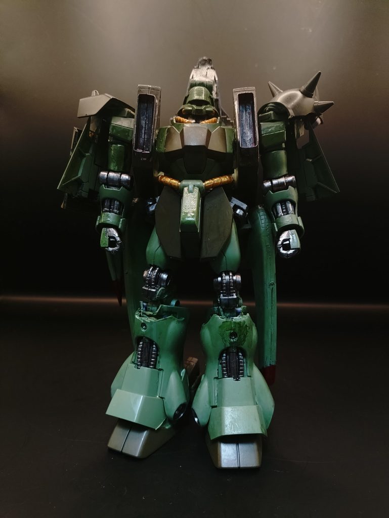 ◯試作量産型可変MS　PROTO/GAZA-DOGAザクの後継機としてAE社が開発した、量産型可変機のテスト機。コロニー内や地球などの重力下において、単機で飛行が可能な高性能量産機として、AE社に依頼し開発され、本機はその試験機として製造されたもの。テスト機とはいえ、機体としてはほほ完成しており、あとは機体の制御システムを扱いやすいようにしたら完成となる。高い性能から、シャリア・ブルに目をつけられ、テストとして先行で配備された。結果的には、量産機として高性能過ぎるが故に、量産化には至らなかった。