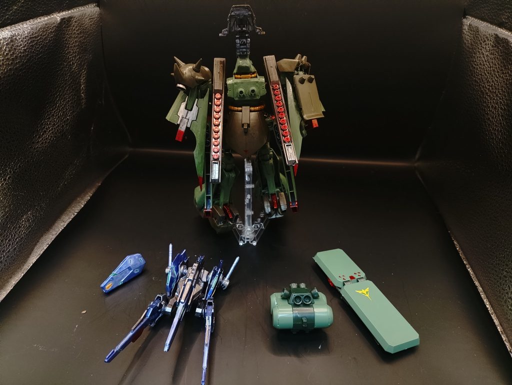 ◯バックアップの切り替え本機の特徴の1つ、バックアップウェポン切り替え機能。本機はより多様な運用を想定し、バックアップの切り替えが可能となっている。バックアップは通常のブースタータンクや武装を盛ったアサルトパック、NT専用パック等様々なものが開発されている。