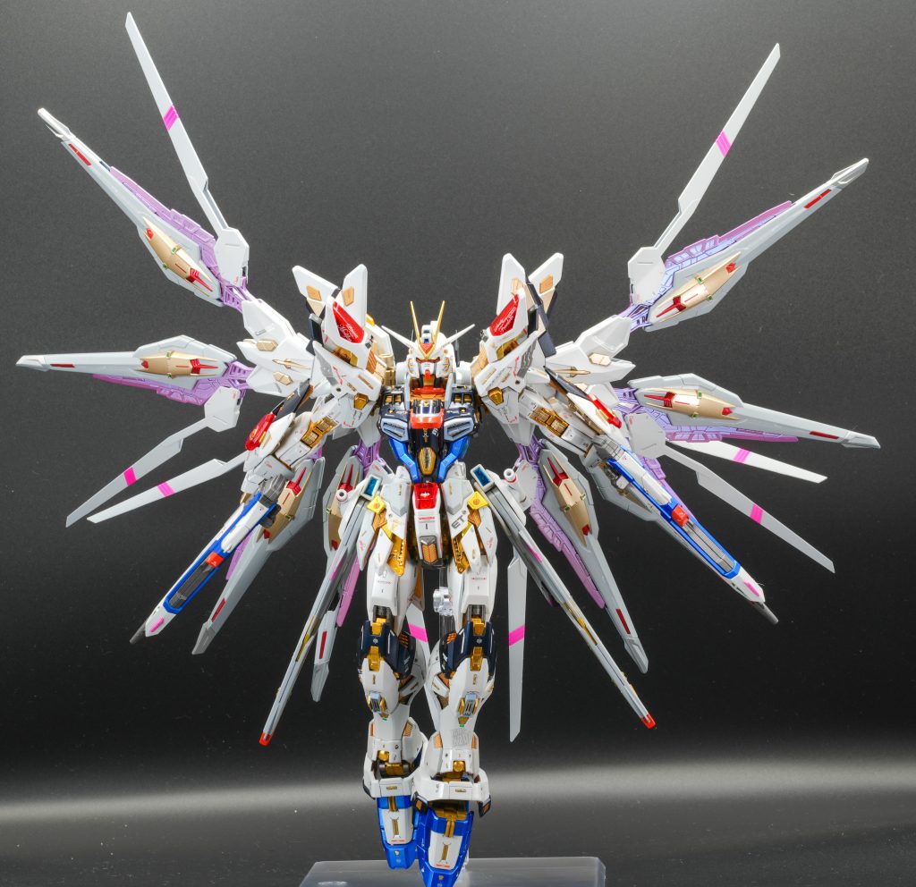 全展開。パッケージの絵と同じ格好です。なんとか撮影ブースに入りましたが、この状態では場所取りすぎて飾れない。