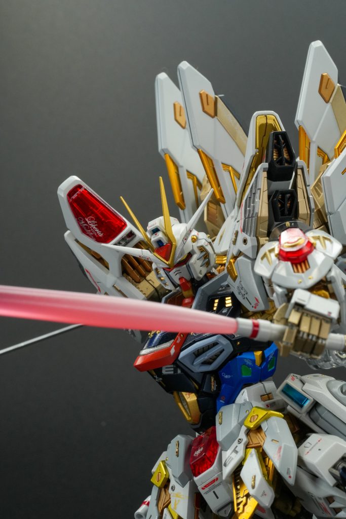 ビームサーベルは、迫力を出したかったのでZZガンダムのハイパービームサーベルを借用しました。