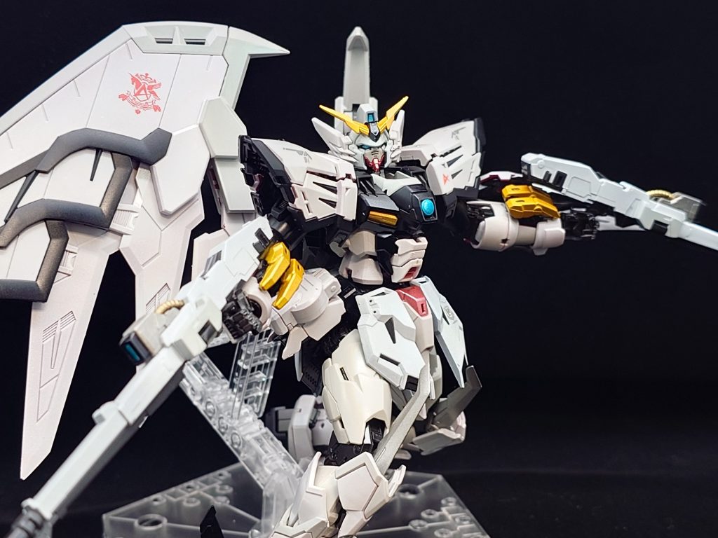 「最大出力ならコロニー破壊可能な新型ライフル、これでモビルスーツ戦からアクシズの破壊まで対応可能です。」