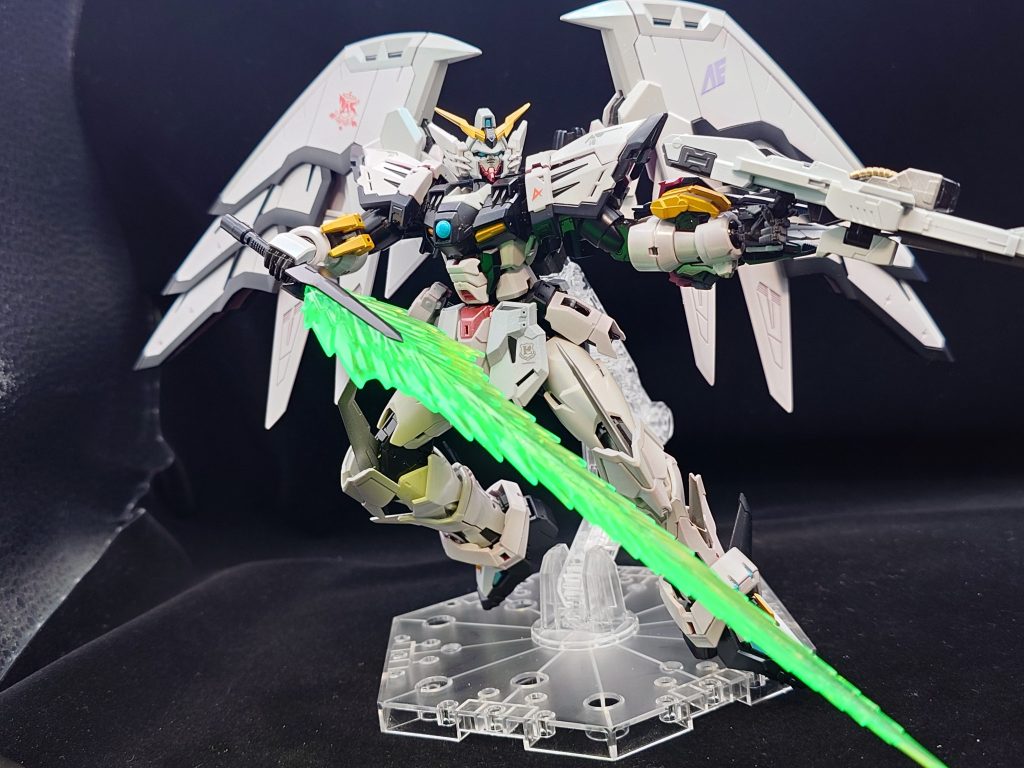 凶悪な威力の武装の前に、アクシズの命運は果たして…?