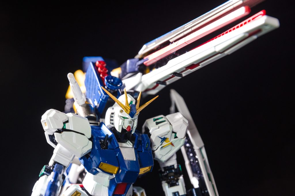 なかなか写真じゃ分かりづらいですが、アルティメットホワイトにミントグリーンブルーを少量吹いているのでサイコフレームの用な淡いグリーンが角度に寄っては見える気がする