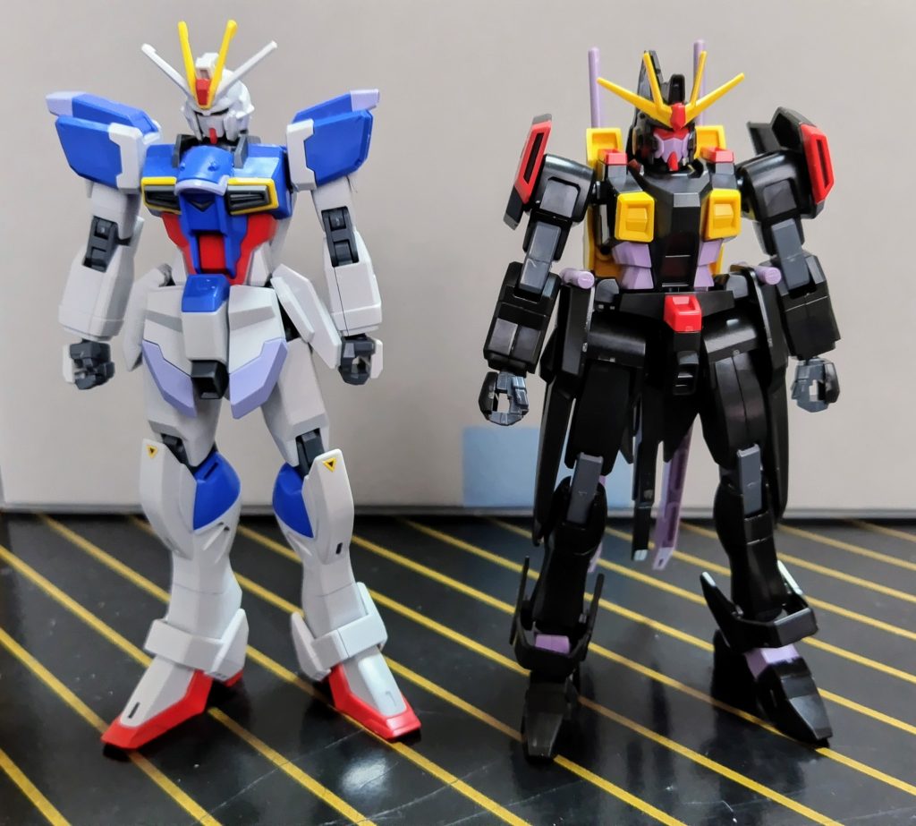 先ずは、ジャンクになっていたインパルスガンダムと比較こうして見ると割とガイアガンダムも悪くないプロポーションをしていますが、やはり、ウェストの寸づまり感が目立ちました