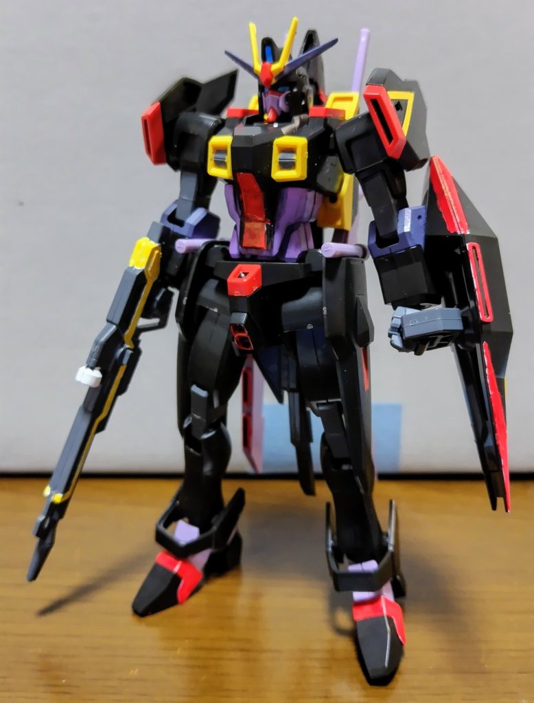 すみません……💧‬過程の写真を撮り忘れたのでいきなり結果です💦💦💦ウェストにはインパルスガンダムを採用。それに伴い伸びてしまった胴体中央部はガイアガンダムのランナータグから製作しています。 脚部の延長も関節パーツにガイアガンダムのランナータグを噛ませて延長しています。あとはガンダムマーカーで塗りました……