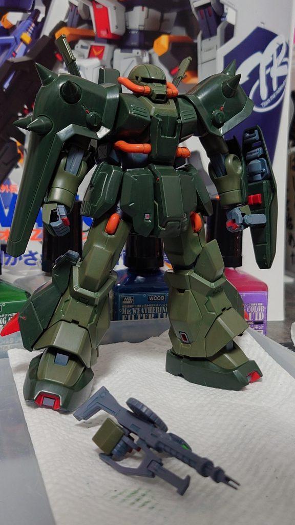 部分塗装で微調整後、ウォッシングとレッドチップ追加。ウォッシングでそんなにベースの色味は変わらないだろうと思っていたら結構グリーンが濃くなって(カーキ気味だったものが薄まって)驚きました😲まぁ、ウォッシング自体はいい感じに機能したし、色味についてもこれはこれでアリかなという事で今後はこの辺も加味して塗装時の色味を考えたいと思いました😅