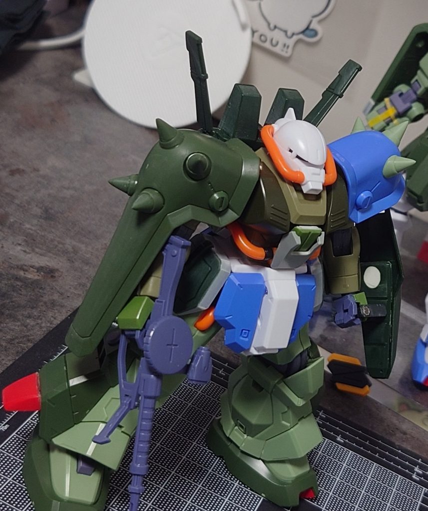 現在、ハイザック関連の機体を同時進行で作成してますが、以下4機のパーツを融通しているうちに残ったパーツをまとめてAOZ版イメージのハイザックとして作ってみました🍀［HGUC］  ■ハイザック → バックパック/武装類/脚部整流板/腰部サイドアーマー/手  ■マラサイ → ボディ上半身/両腕［HG AOZ re-boot］  ■ホビーハイザック → 頭部/ボディ下半身/左スパイクショルダー  ■ハイザック・カスタム → 両脚/右スパイクショルダーボディ上半身がマラサイなので頭と下半身の接続ができるよう小改造しています。なお、パーティングラインはじめ表面処理など結構省略していますのであまり見栄えは良くないかもしれません😅  ※前腕の合わせ目は消しました。