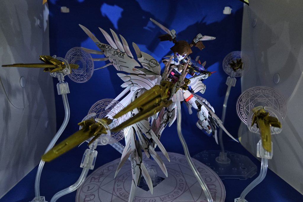 「これが私の全力全開　スターライト……ブレイカァァアア――――――！！！」さらに翼の末端に配置されたブラスタービットをも展開し全砲門で一斉射撃を行うその名「Star Light Breaker」「星の光」という意味で名づけられた技であるが演出上みんな「これ星を軽くぶっ壊すって意味だろｗ」って感じました