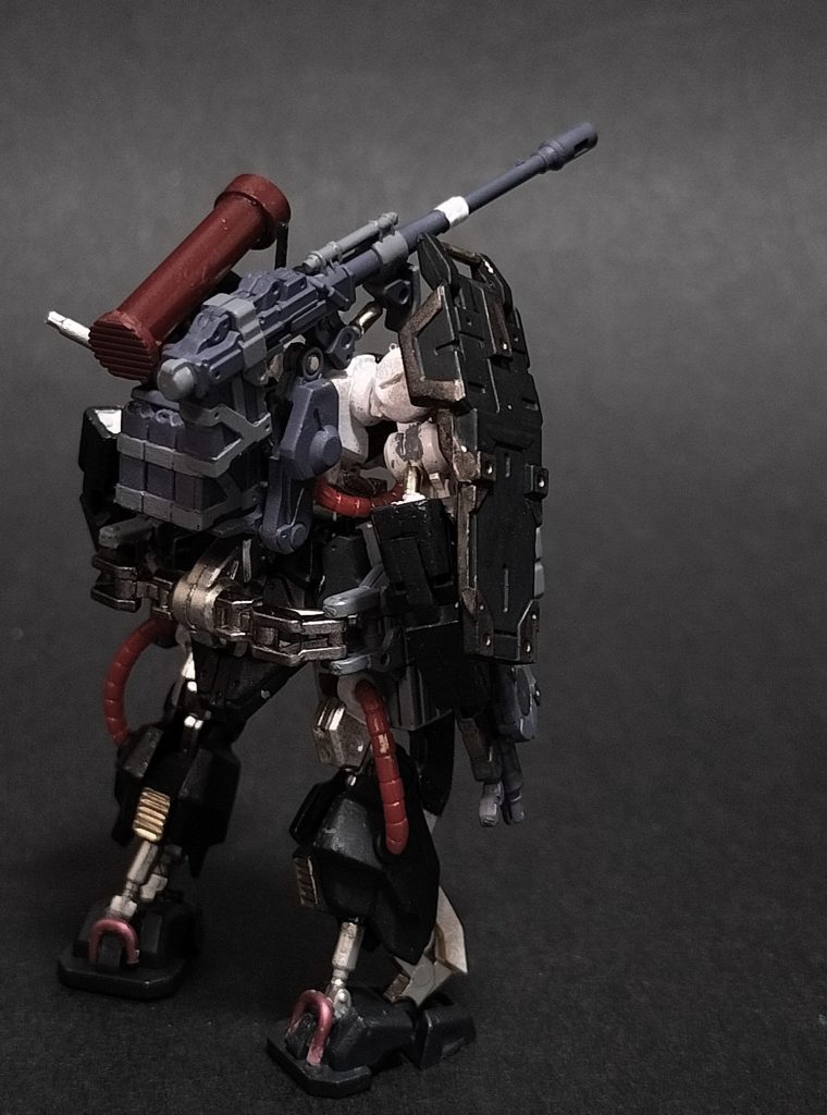 11.    どうしようかなあと考えあぐねていた時に、EXTENDさんのダグググを見て衝撃を受け、そしたらザク・キャノンのバックパックとキャノン砲の後ろ姿が、ダグラムのターボザックにしか見えなくなってしまいまして…。