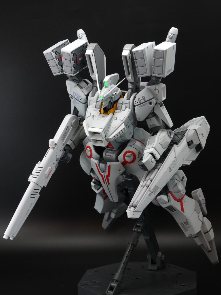 キット付属のパーツにより、アクションベースに取り付けられます。