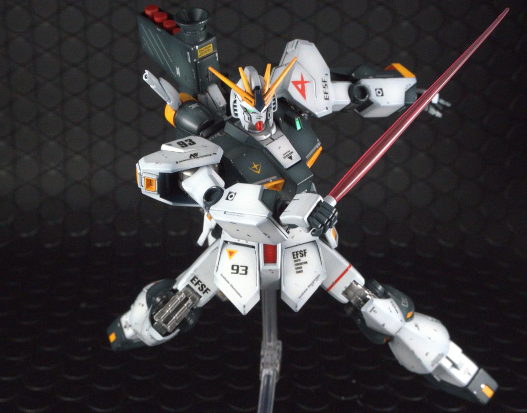 HGUCとEGのミキシング、ニューガンダムとなります。何度か作っておりますが、本当に素晴らしいキットで感心してしまいます。