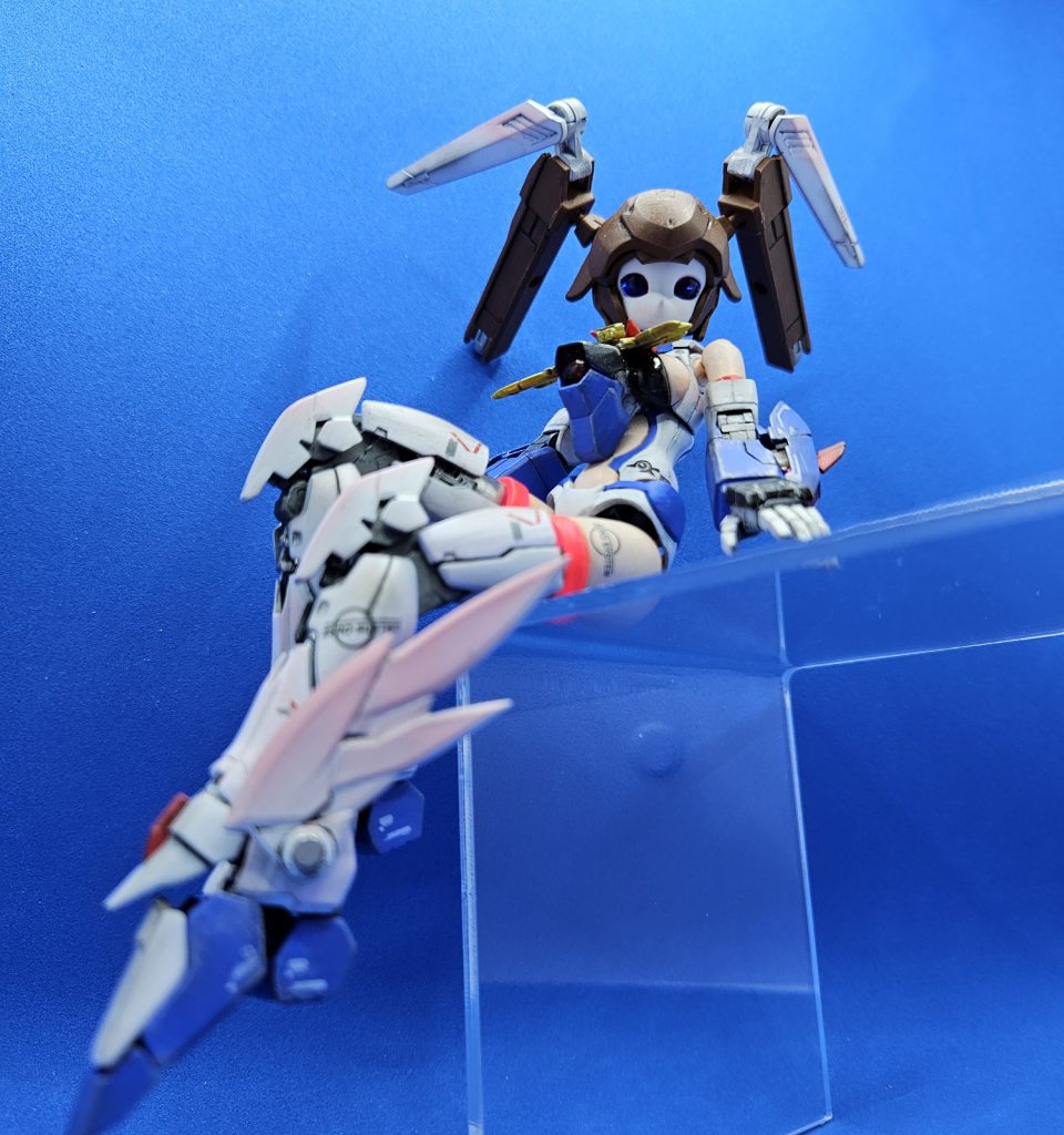 足は30MSの太ももにRGの足を一本丸ごと接続しているからかなりの足長になっていて足フェチの紳士方々もニッコリ