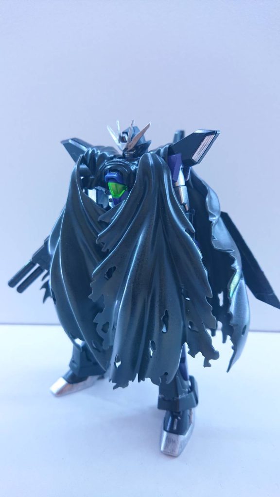 GX-9900Cs ガンダムXX バイラルコアシステムとはバイラルコアシステムとはガンダムXXの武装システムとして設定されたものであり、サテライトシステムを応用したシステムとなっている。ただしそれは設定上の建前であり、実際は無から無尽蔵に武装を生み出し、決着の着くその時まで攻撃を続けるためのシステムだ。