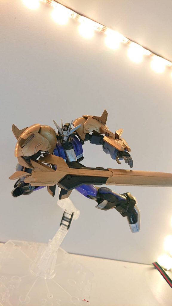 ライノストライザーブレイクガンナーが変形しハンドパーツと一体化した新たな武装。ソードモードとガンモードの2モードを使い分けて戦うことができる。ソードモードでは敵機を切り裂く攻撃を多用する。