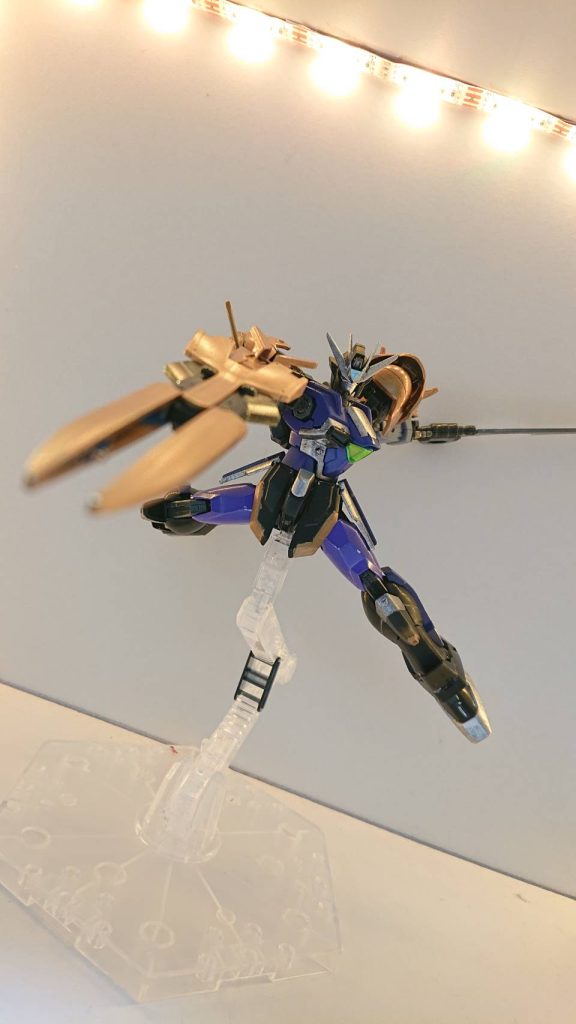 ライノストライザー(ガンモード)ライノストライザーのガンモードでは強力なエネルギー弾を放つことができる。バイラルコアシステムと同様であり、無尽蔵なエネルギーを生みだせるため連射が可能。