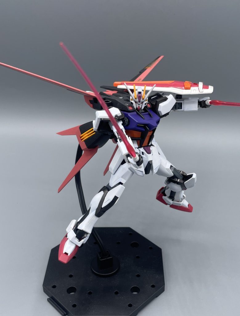 ビームサーベル！！ ムウ「チッ、例のフェムテック装甲か！！ビームは通じないな」　　「ガンバレル・ストライカーを射出してくれ！！」 